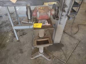 lot 39 image: 6 Pedestal Grinder...