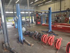 lot 8 image: Power Lift 2-Post Vehicle Lift, Mod...