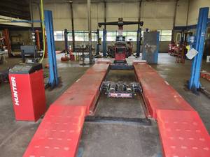 lot 1 image: Hunter Alignment Rack, Model RX14KT...