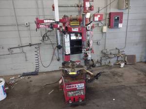 lot 9 image: Coats Rim Clamp X Series Tire Chang...