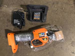 RIDGID 18V Brushless Cordless Battery Pruner with Charger No Battery  Included Customer Returns See Pictures