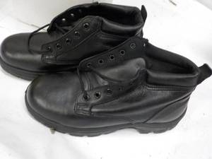lot 264 image: Mens size 8M Work Shoes...