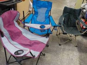 lot 26 image: 3 Collapsible Lawn Chairs...