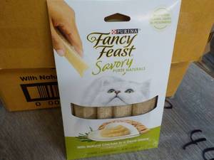 lot 44 image: 30 x 4 packs Natural Chicken in a D...