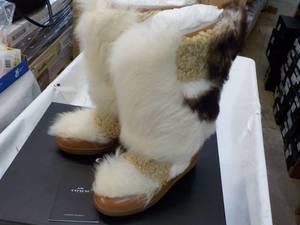 lot 73 image: Coach size 7M Morton Calf Shearling...