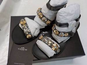 lot 77 image: Coach size 7.5M Eleanor Mirror Meta...