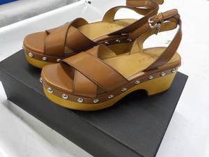 lot 82 image: Coach size 7.5M Astor Semi Matte Ca...