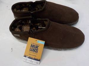 lot 92 image: MukLuks size Mens 12 Chocolate Sli...