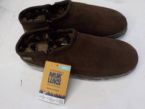 lot 94 image: MukLuks size Mens 12 Chocolate Sli...