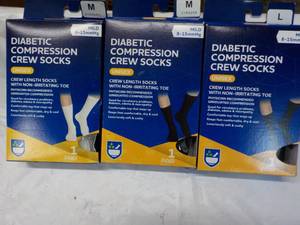 lot 120 image: 3 pair Diabetic Compression Crew So...