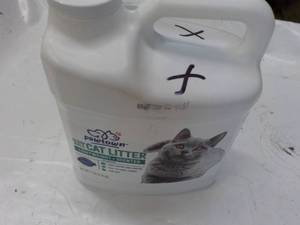 lot 137 image: 7 lb. Jug Pawtown Cat Liter...