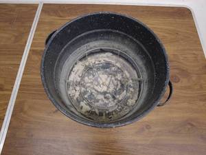 lot 42 image: Speckled Enamel Stock Pot with Lid