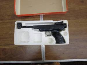 lot 53 image: RO 72 Bullseye Target Air Pistol