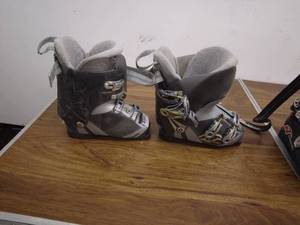lot 166 image: Lot of 4 Ski Boots - Salomon, Nordica, GSE