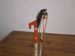 lot 183 image: Telescoping Pole Pruner