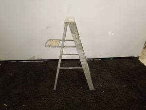 lot 216 image: Vintage Metal Step Ladder with Paint Tray