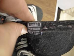 lot 95 image: Lot of Childrens Hockey Skates - Size 4