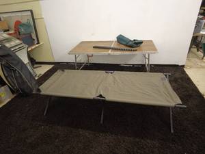 lot 102 image: Slumberjack Folding Cot