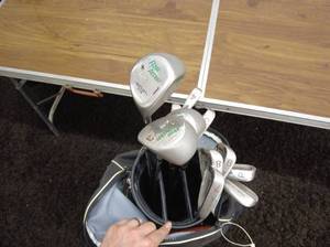 lot 103 image: Flow-Action Golf Club Set with Bag
