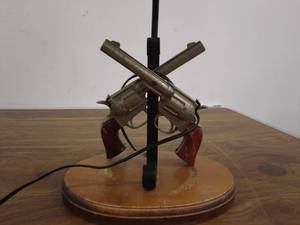 lot 104 image: Western Themed Lamp with Revolver Design and Cowboy Shade