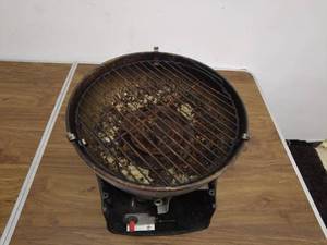 lot 109 image: Propane Portable Grill with Red Lid and Temperature Control