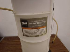 lot 111 image: Holt Industries 2.3 Gallon Manual Fluid Extractor