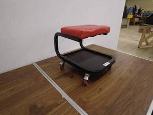lot 128 image: GRIP Mechanics Creeper Seat with Red Cushion