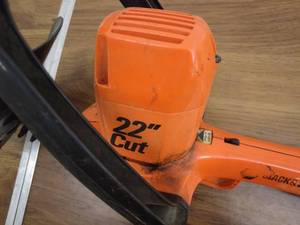 lot 146 image: Black & Decker 22 Electric Hedge Trimmer