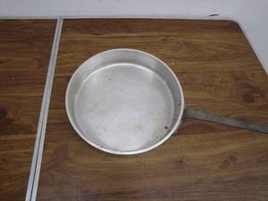 lot 276 image: Large Aluminum Frying Pan with Lid