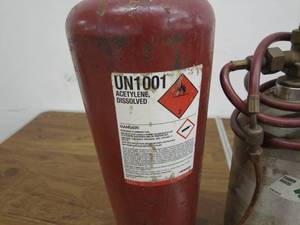 lot 305 image: Lot of 3 Industrial Gas Cylinders