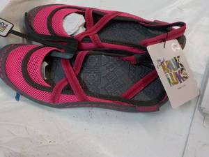 Mukluks New size 7...