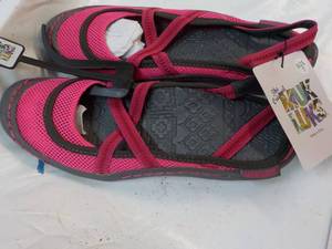 Mukluks New size 7...