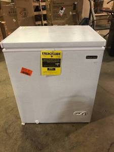 lot 17 image: Magic Chef 5.0 cu. ft. Chest Freezer in White Slight Damage Customer Returns See Pictures