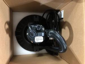 lot 26 image: Everbilt 14 hp Submersible Pool Cover Pump Customer Returns See Pictures