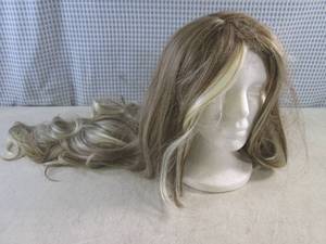 lot 11 image: (EC1) Wig - No Tags  Details - Foa...