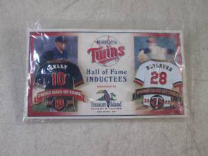 lot 12 image: (CNTR) Minnesota Twins 2002 Hall of...