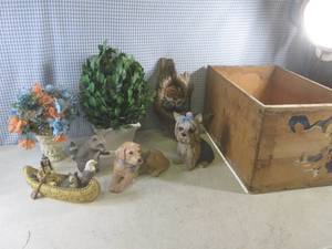 lot 47 image: (A-2) Assorted Decor Figures in Vin...