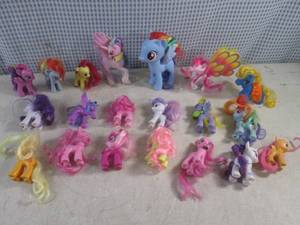 lot 70 image: (CS) Assorted My Little Pony Figure...
