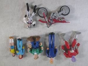 lot 73 image: (EC1) Assorted Toy Figures...