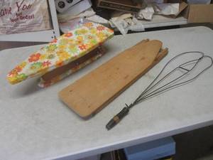 lot 121 image: (EW5) Vintage Portable Ironing Boar...