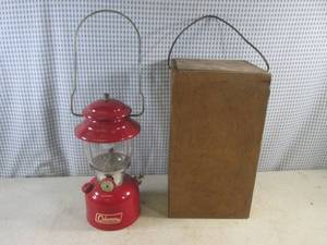 lot 128 image: (BSB) Vintage 1968 Coleman Lantern ...