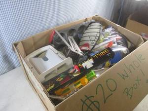 lot 135 image: (F-2) Big Box Full of Assorted Kitc...
