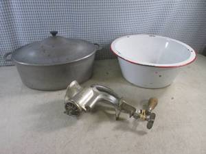 lot 147 image: (A-1) Vintage Modern Health Ware Po...