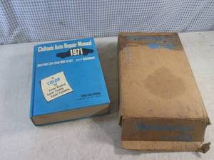 lot 151 image: (BS) 1971 Chiltons Auto Repair Man...