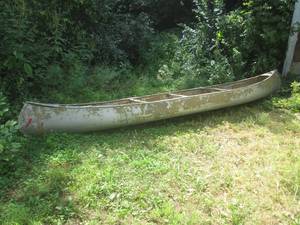 lot 202 image: (UD1) 16 Ft Aluma Aluminum Canoe - ...