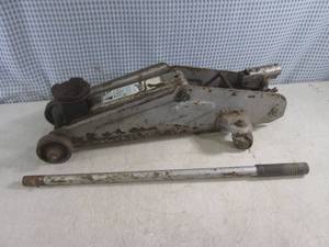 lot 205 image: (EC1) Hydraulic Floor Jack 4000 lbs...