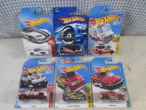 lot 207 image: (EC1) Assorted Hot Wheels in Packag...