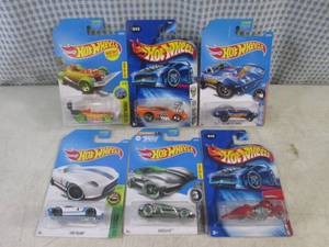 lot 208 image: (EC1) Assorted Hot Wheels in Packag...
