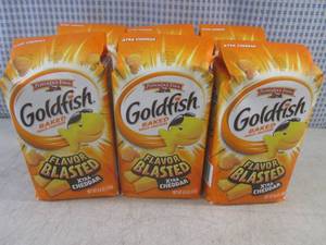 lot 211 image: (B-2) 6 Bags of Goldfish Snack Crac...