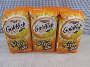 lot 212 image: (B-2) 6 Bags of Goldfish Snack Crac...